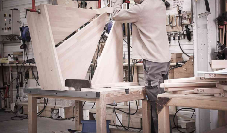 <p>1991</p>L’entreprise s’oriente progressivement vers la fabrication de portails et d’escaliers. La création et la fabrication d’escaliers sur-mesure devient son activité principale à compter de 1991.